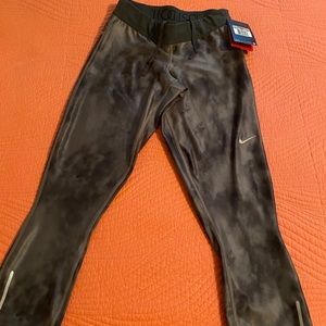 Brand new cropped Nike leggings